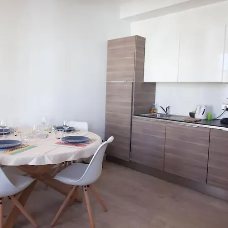 Charming Flat 3 Ppl Center Of Town Wi-fi, Ac, New Apartment *